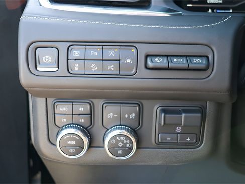 Used 2023 GMC Yukon XL Denali Ultimate image 23