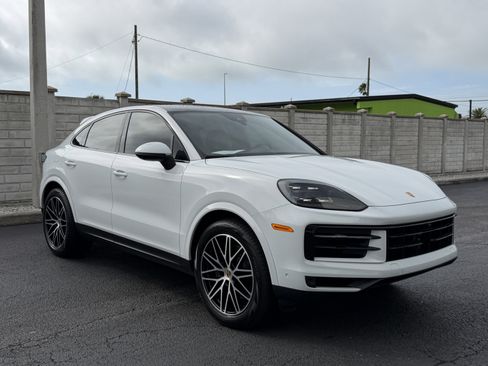 Certified 2024 Porsche Cayenne Coupe image 8
