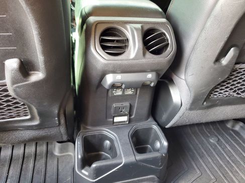 Used 2021 Jeep Gladiator Rubicon w/ Trailer Tow Package AWD/4WD image 15