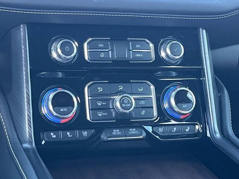 Used 2024 GMC Yukon XL Denali Ultimate image 17