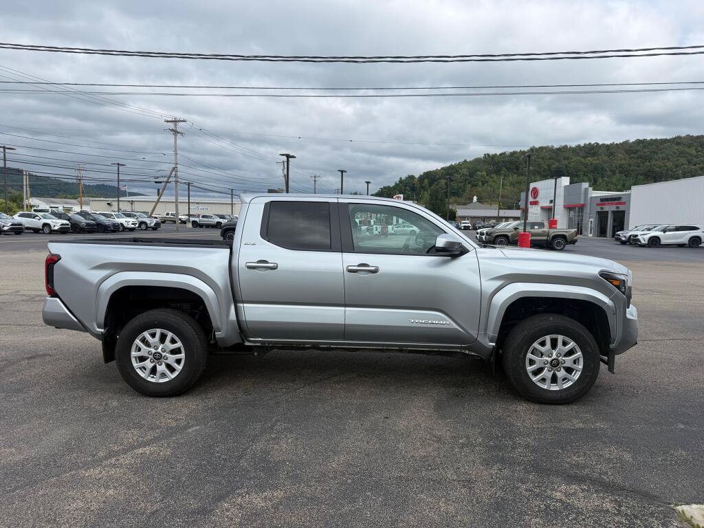 Certified 2024 Toyota Tacoma SR5 AWD/4WD image 6