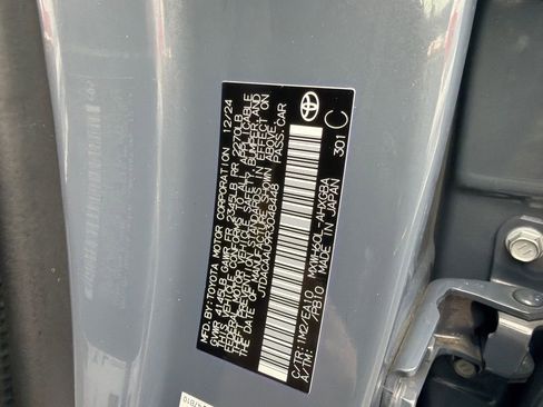 Used 2024 Toyota Prius XLE image 33