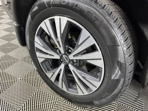 Used 2023 Nissan Rogue SV FWD image 16