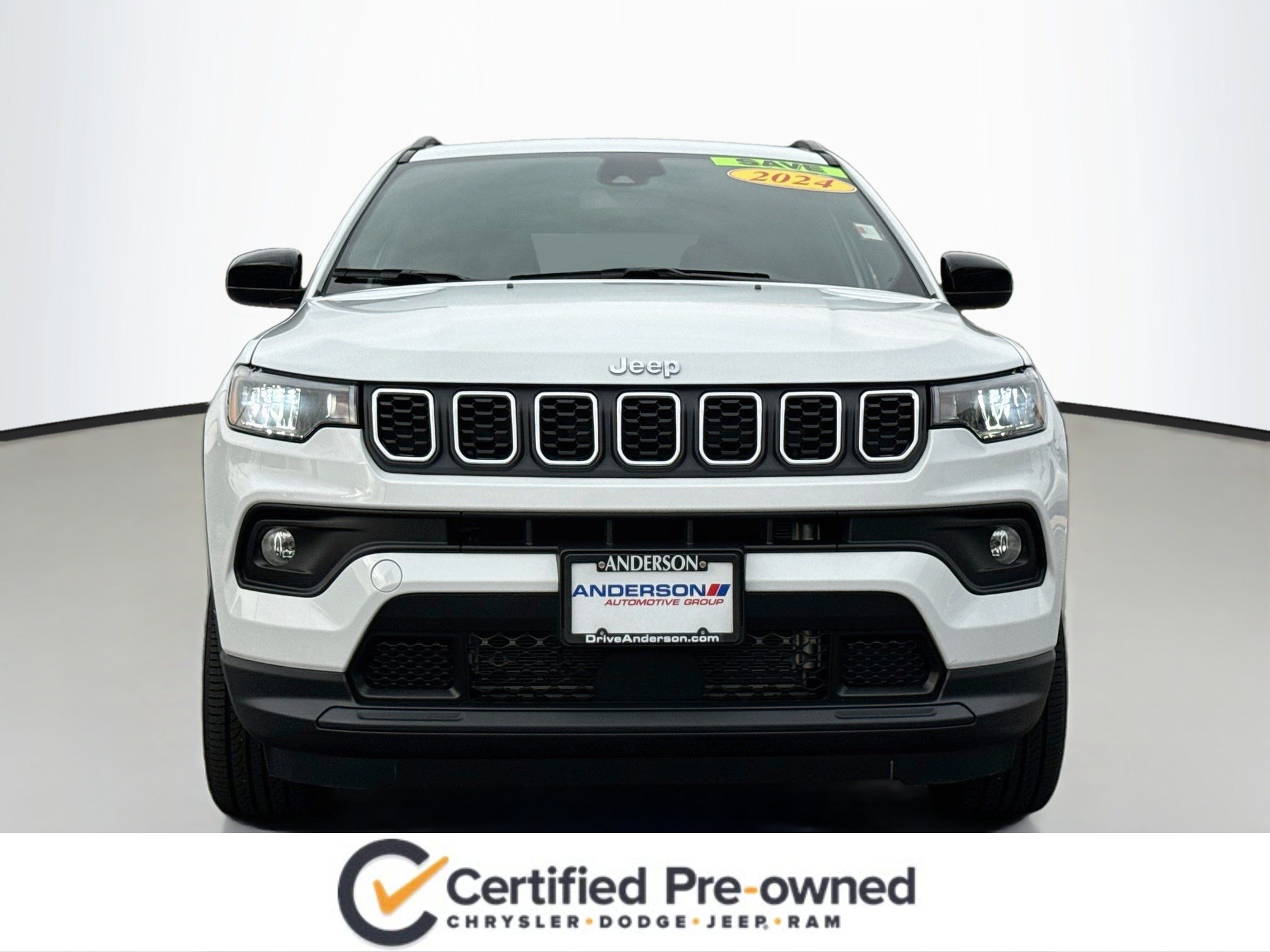 Used 2024 Jeep Compass Latitude AWD/4WD image 2
