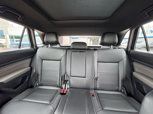 Used 2022 Volkswagen Atlas Cross Sport SE AWD/4WD image 34