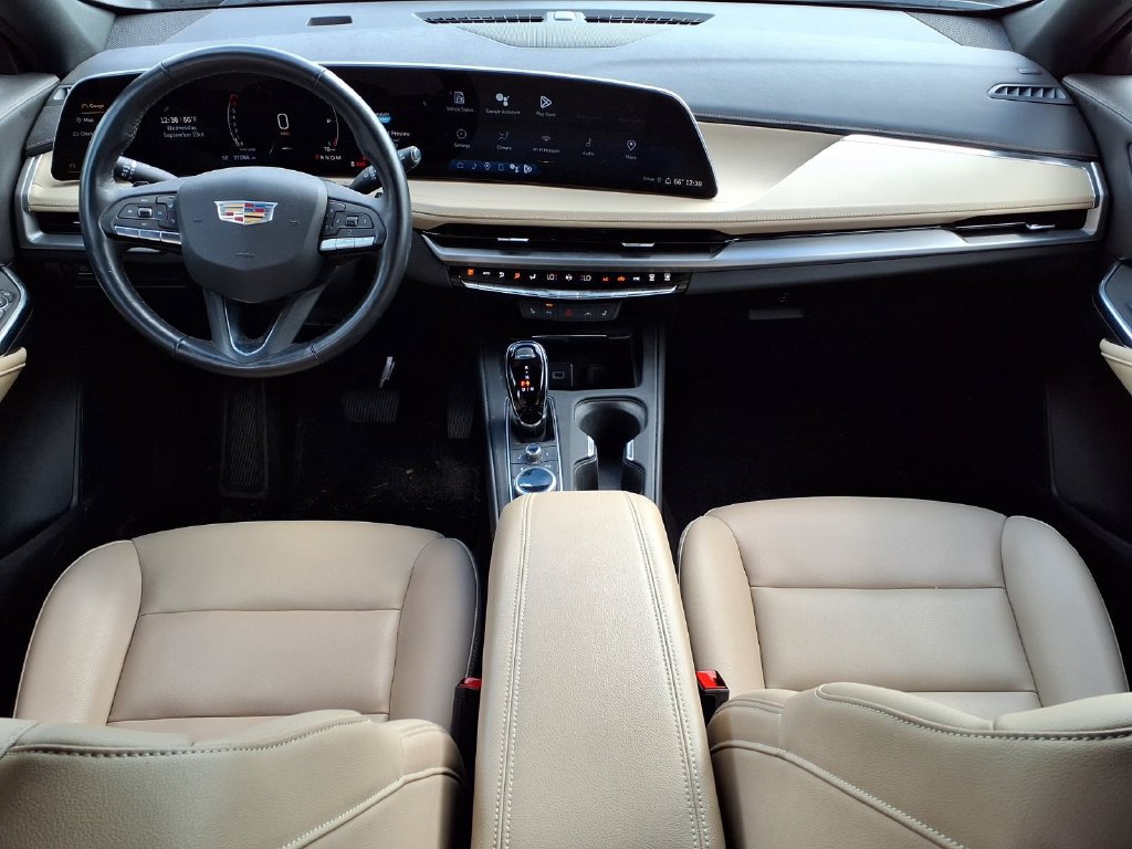 Used 2024 Cadillac XT4 Luxury w/ Cold Weather Package FWD image 13