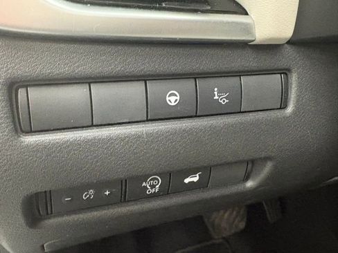 Used 2025 Nissan Rogue SL w/ Tech Package image 15