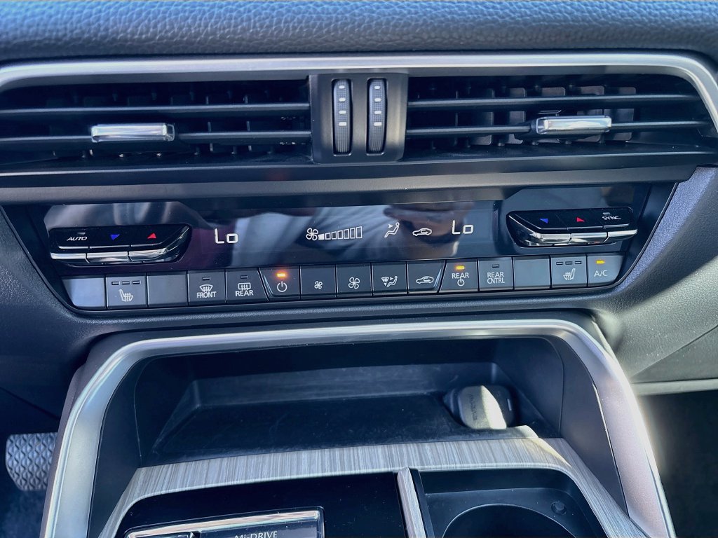 Certified 2024 MAZDA CX-90 Plug-In Hybrid w/ Preferred AWD/4WD image 16
