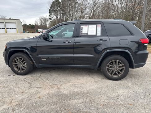 Used 2016 Jeep Grand Cherokee Laredo 75th Anniversary image 8