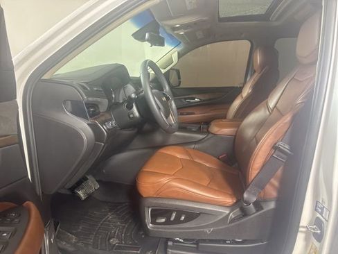 Used 2017 Cadillac Escalade ESV Premium Luxury image 11