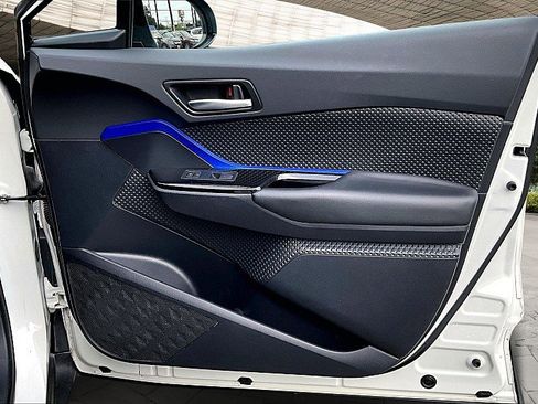 Used 2020 Toyota C-HR 4d SUV XLE image 19