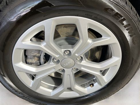 Used 2024 Jeep Compass Latitude AWD/4WD image 14