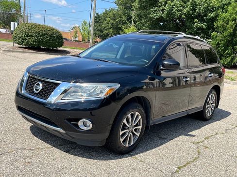Used 2013 Nissan Pathfinder SV w/ Cargo Pkg image 15