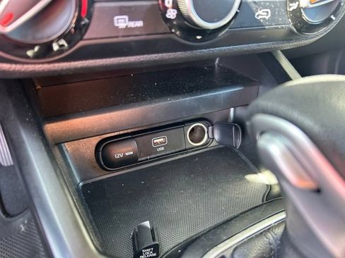 Used 2025 Kia Soul LX w/ LX Technology Package FWD image 11