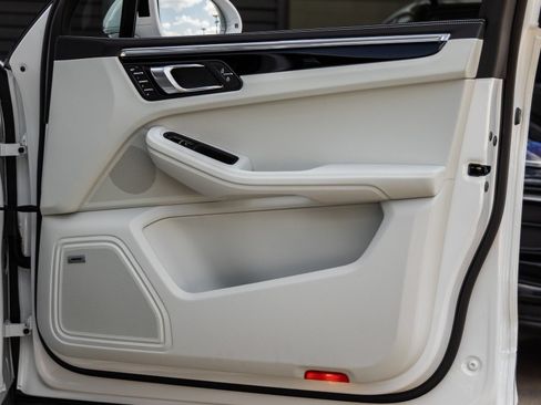 Certified 2026 Porsche Macan S AWD/4WD image 43