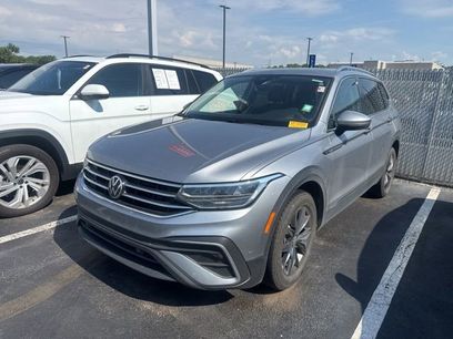 Used 2023 Volkswagen Tiguan SE w/ Panoramic Sunroof Package