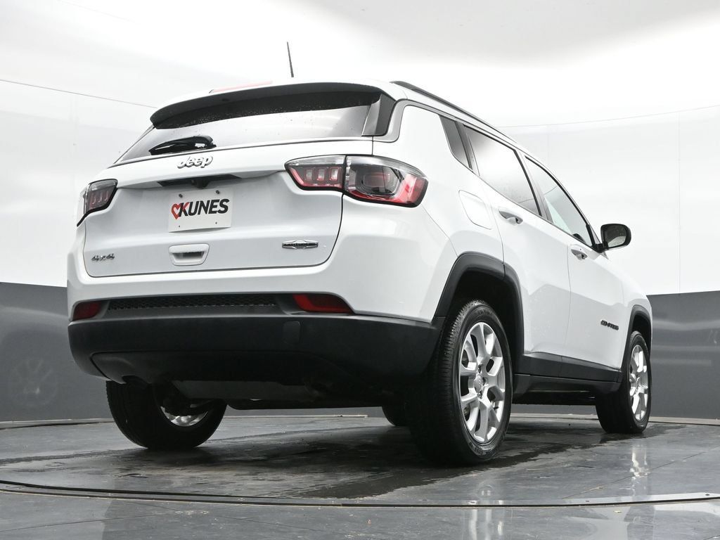 Used 2023 Jeep Compass Latitude w/ Sun and Sound Group AWD/4WD image 41