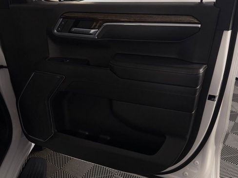 Used 2023 GMC Sierra 1500 SLE image 32