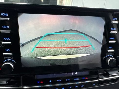 Used 2022 Toyota Sienna XSE FWD image 6