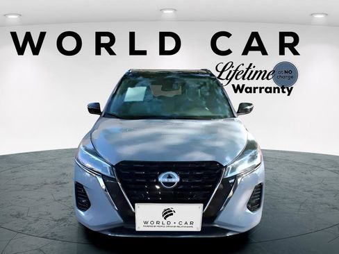 Used 2024 Nissan Kicks SR w/ SR Premium Package FWD image 2