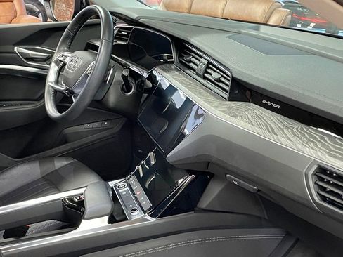 Used 2021 Audi e-tron Premium w/ Convenience Plus Package image 29