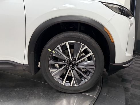 Certified 2027 INFINITI QX60 Luxe w/ Family Package FWD image 9