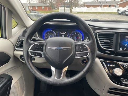 Used 2020 Chrysler Pacifica Touring w/ Tire & Wheel Group image 21