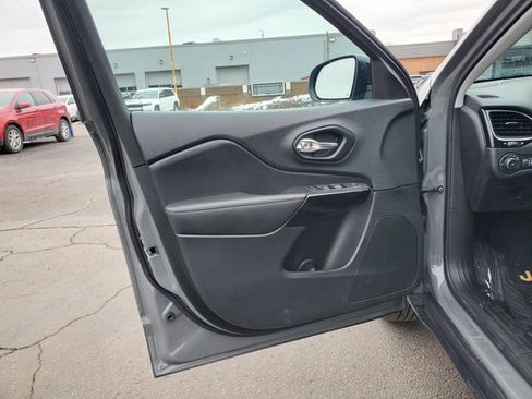 Used 2023 Jeep Cherokee Altitude Lux image 9