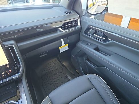 New 2026 GMC Yukon Elevation image 14