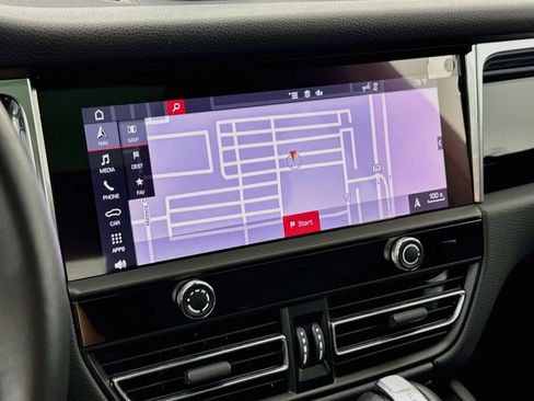 Certified 2025 Porsche Macan AWD/4WD image 19