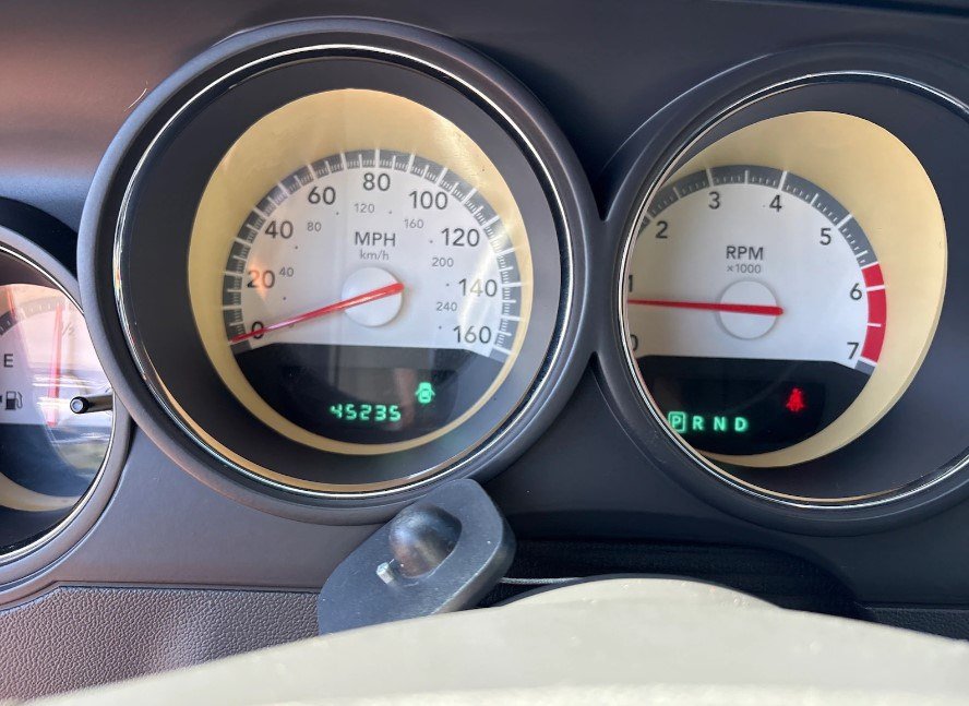 Used 2010 Dodge Challenger R/T RWD image 3