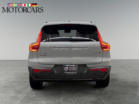 Certified 2024 Volvo XC40 B5 Plus w/ Climate Package AWD/4WD image 4