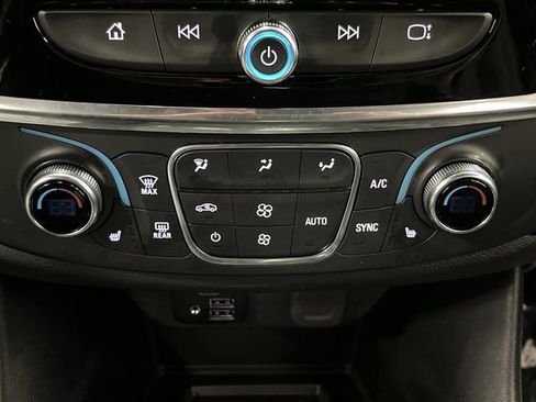 Used 2023 Chevrolet Traverse RS image 21