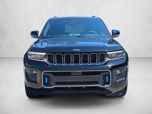 Used 2023 Jeep Grand Cherokee Overland AWD/4WD image 2
