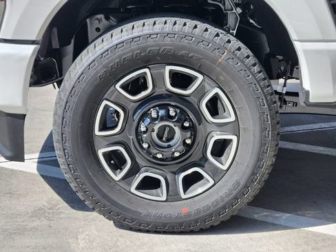 New 2026 Ford F250 Platinum w/ FX4 Off-Road Package AWD/4WD image 7