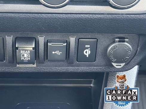 Used 2022 Toyota Tacoma TRD Off-Road w/ Technology Package image 30