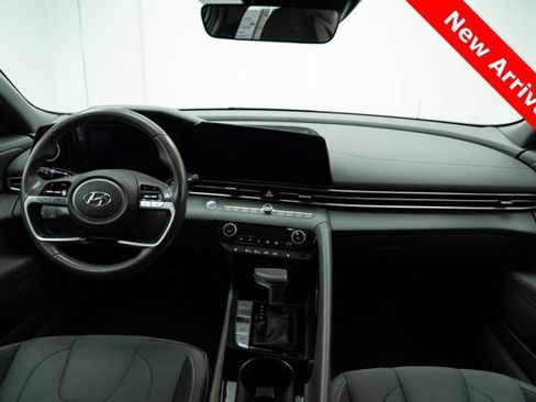 Used 2023 Hyundai Elantra SEL w/ Convenience Package image 10