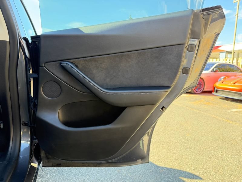 Used 2022 Tesla Model Y Long Range AWD/4WD image 23