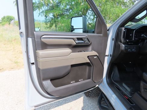 Certified 2024 Chevrolet Silverado 2500 ZR2 w/ Technology Package AWD/4WD image 29