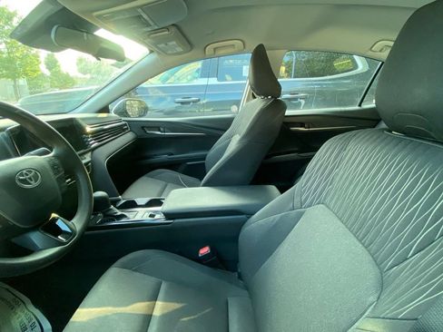 Used 2025 Toyota Camry LE FWD image 5