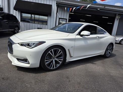 Used 2020 INFINITI Q60 3.0t Luxe w/ Essential Package RWD image 3