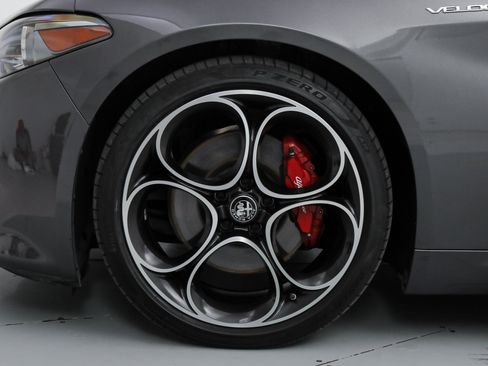Used 2023 Alfa Romeo Giulia Veloce RWD image 18