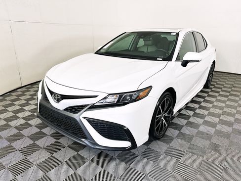 Used 2023 Toyota Camry SE w/ Convenience Package FWD image 7