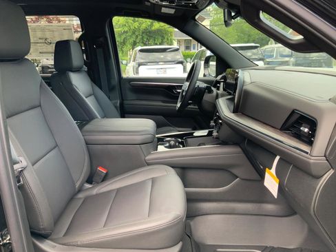 New 2026 Chevrolet Tahoe Z71 w/ Comfort Package AWD/4WD image 14