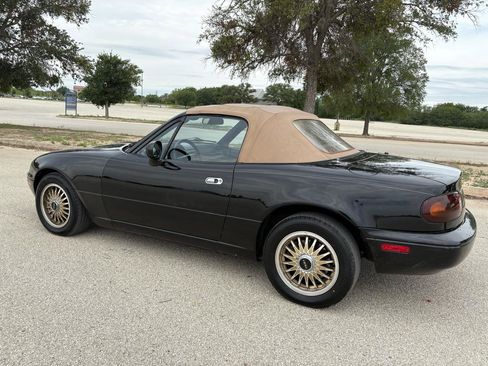 Used 1995 MAZDA MX-5 Miata RWD image 14