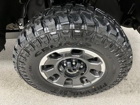 Used 2024 Ford F350 Platinum w/ Tremor Off-Road Package AWD/4WD image 18