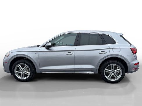 Used 2023 Audi Q5 e Premium w/ Convenience Package image 2
