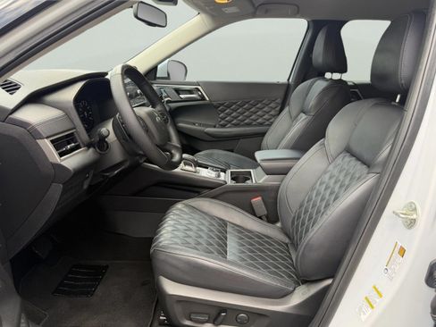 Used 2023 Mitsubishi Outlander SEL FWD image 8