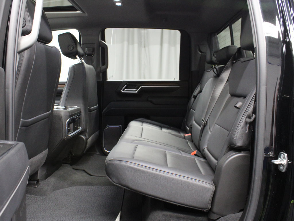 Used 2025 GMC Sierra 3500 Denali w/ Denali Reserve Package AWD/4WD image 17