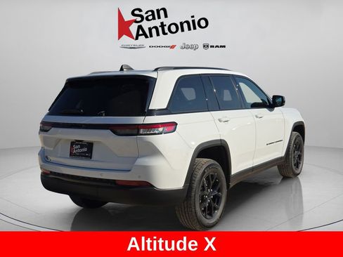 New 2025 Jeep Grand Cherokee Altitude RWD image 8